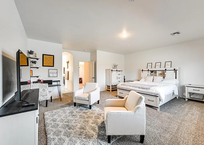 Year-round Yuma Escape Near Dtwn: Pets Welcome! Holiday home